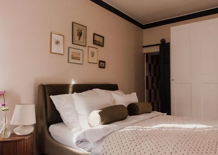 Oak House - Boutique Near Meidling Station Готель типу "ліжко та сніданок" 4*