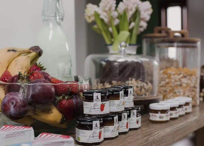 Готель типу "ліжко та сніданок" Oak House - Boutique Near Meidling Station