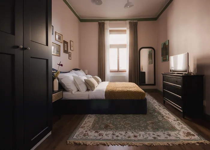 Oak House - Boutique Near Meidling Station Готель типу "ліжко та сніданок" 4*