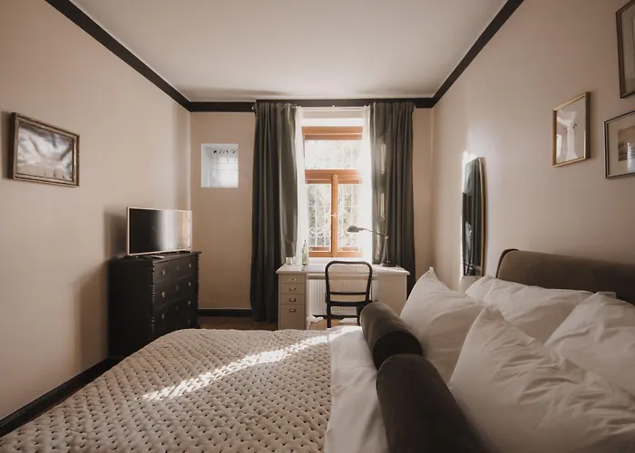 Готель типу "ліжко та сніданок" Oak House - Boutique Near Meidling Station