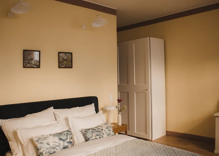 Oak House - Boutique Near Meidling Station Готель типу "ліжко та сніданок" Відень