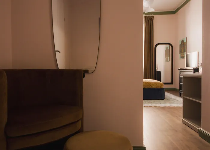 Готель типу "ліжко та сніданок" Oak House - Boutique Near Meidling Station Відень