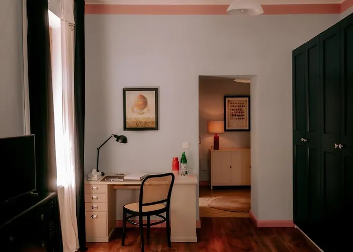 Oak House - Boutique Near Meidling Station Готель типу "ліжко та сніданок" 4*